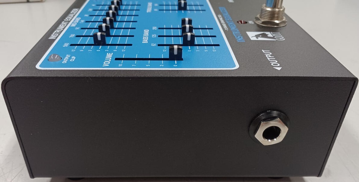 GOAT Instruments BL-Q Blue Series 12-Band EQ Pedal Boxed